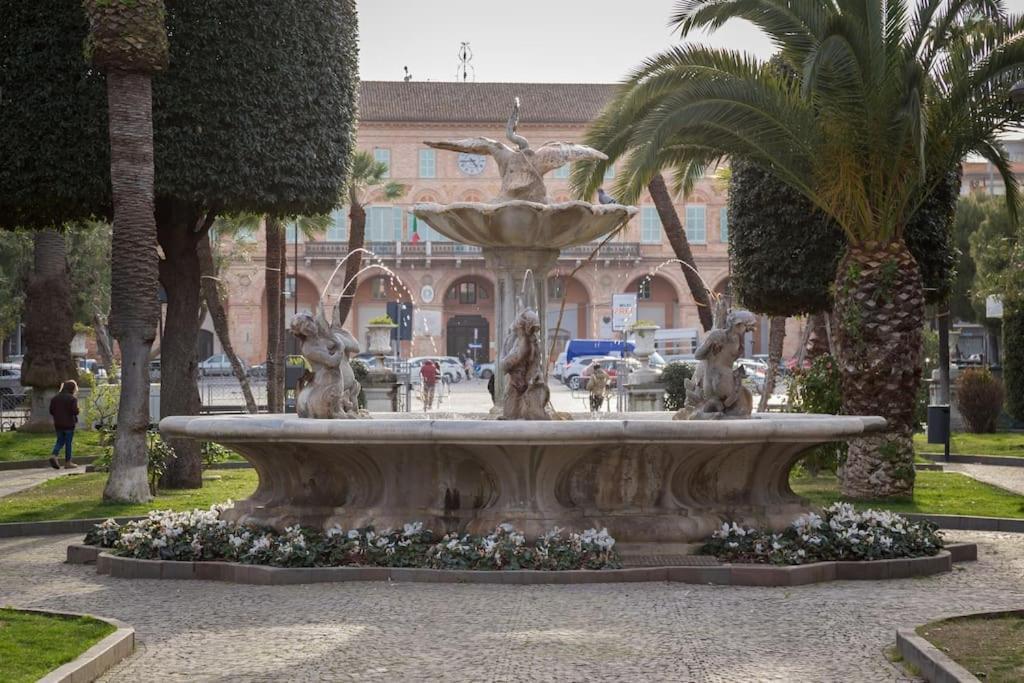 Retroscena Appartamento Mare In Centro チヴィタノーヴァ・マルケ エクステリア 写真